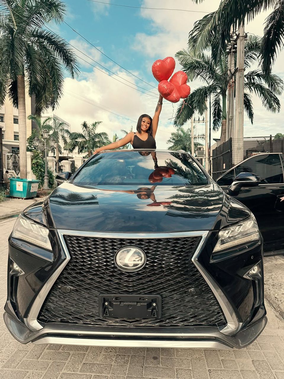 Actress Sarah Martins acquires Lexus SUV (photos)